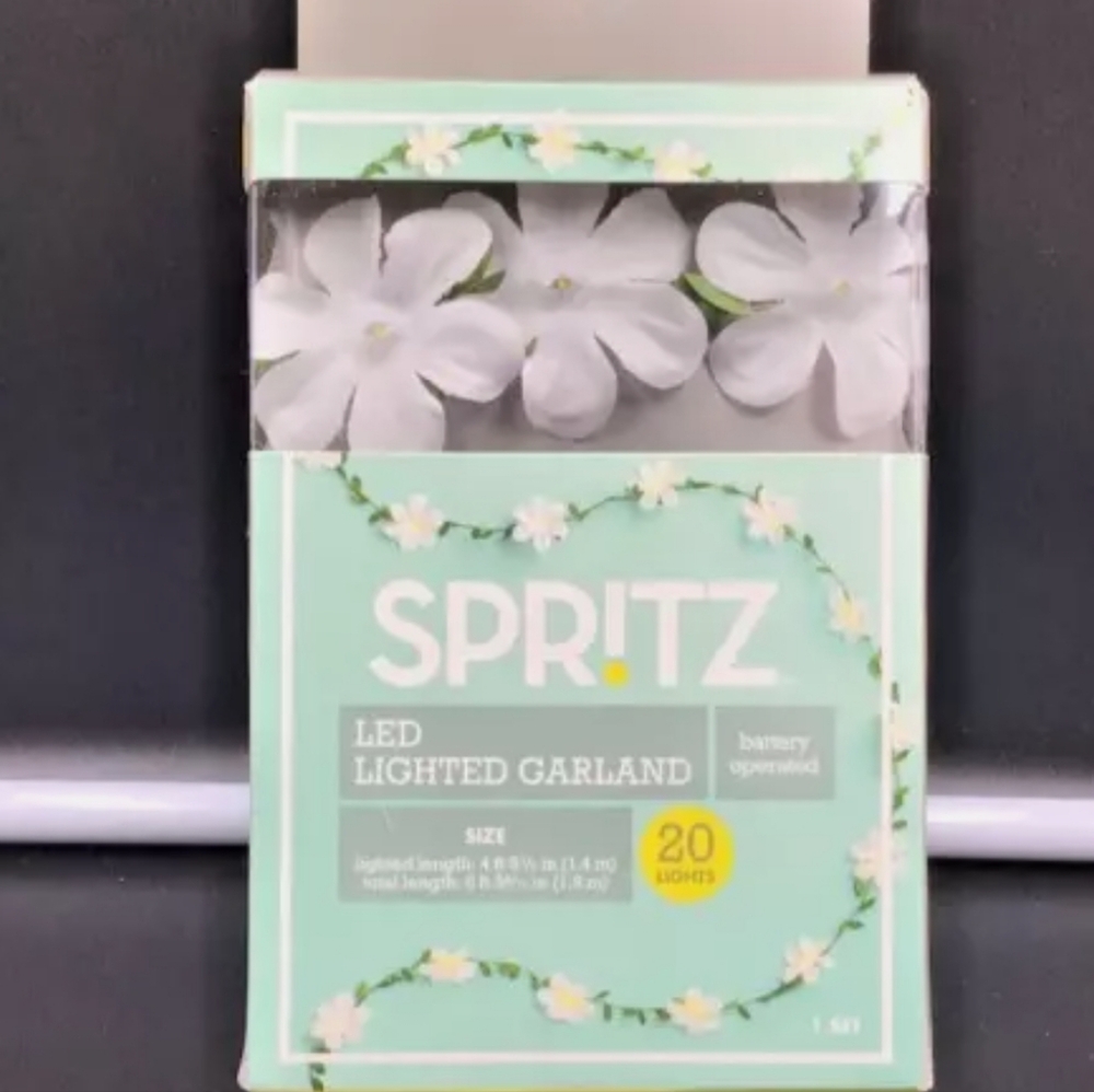 New MIB Set of Decoration Garland by: Spritz.